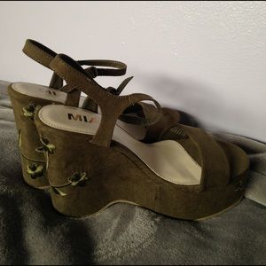 Arched wedges